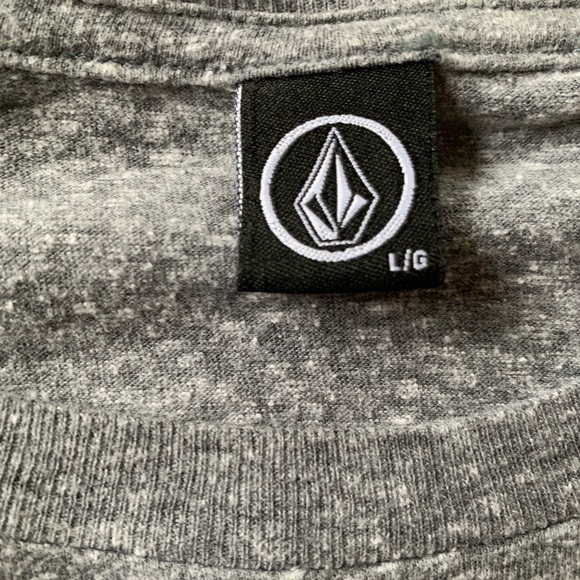 Volcom shirt - Picture 2 of 2